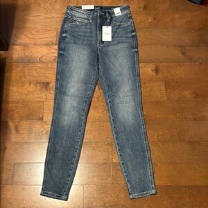 Judy Blue high rise Skinny Blue Jeans with Faded Wash.